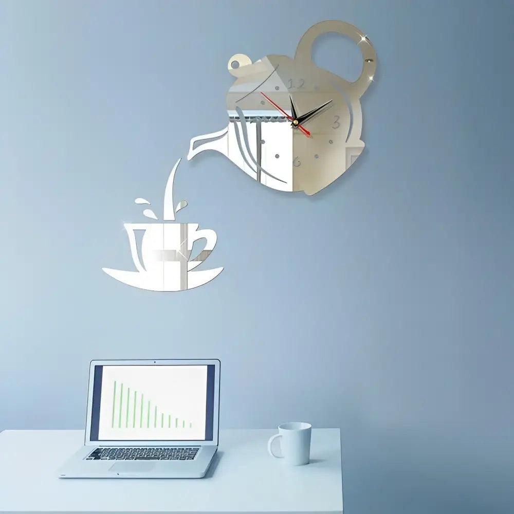 Wanduhr mit Tasse & Teekanne