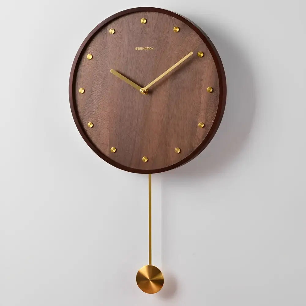 Moderne Wanduhr mit Pendel