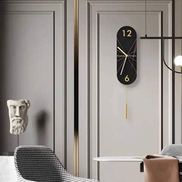 Wandpendeluhr Design mit Pendel
