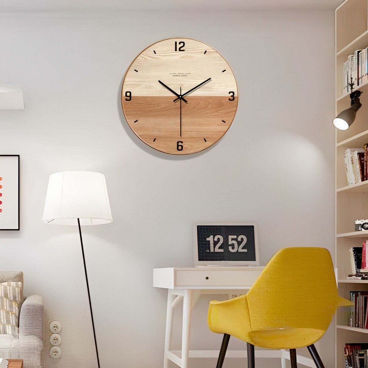 Wanduhr aus Holz mit zweifarbiger Nuance