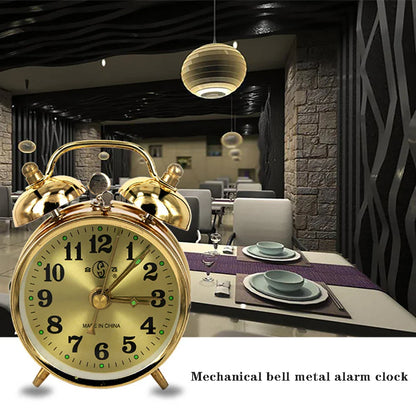 Goldener Vintage-Wecker