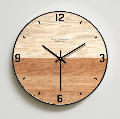 Wanduhr aus Holz mit zweifarbiger Nuance