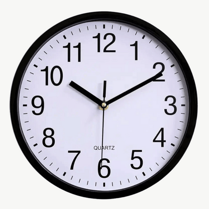 Klassische Wanduhr