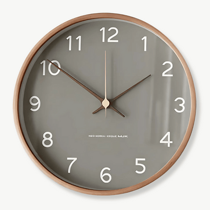 Wanduhr aus massivem nordischem Holz