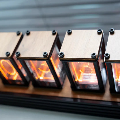 Retro-futuristische Nixie-Uhr