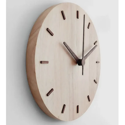 Minimalistische Wanduhr aus Holz