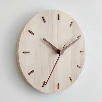 Minimalistische Wanduhr aus Holz