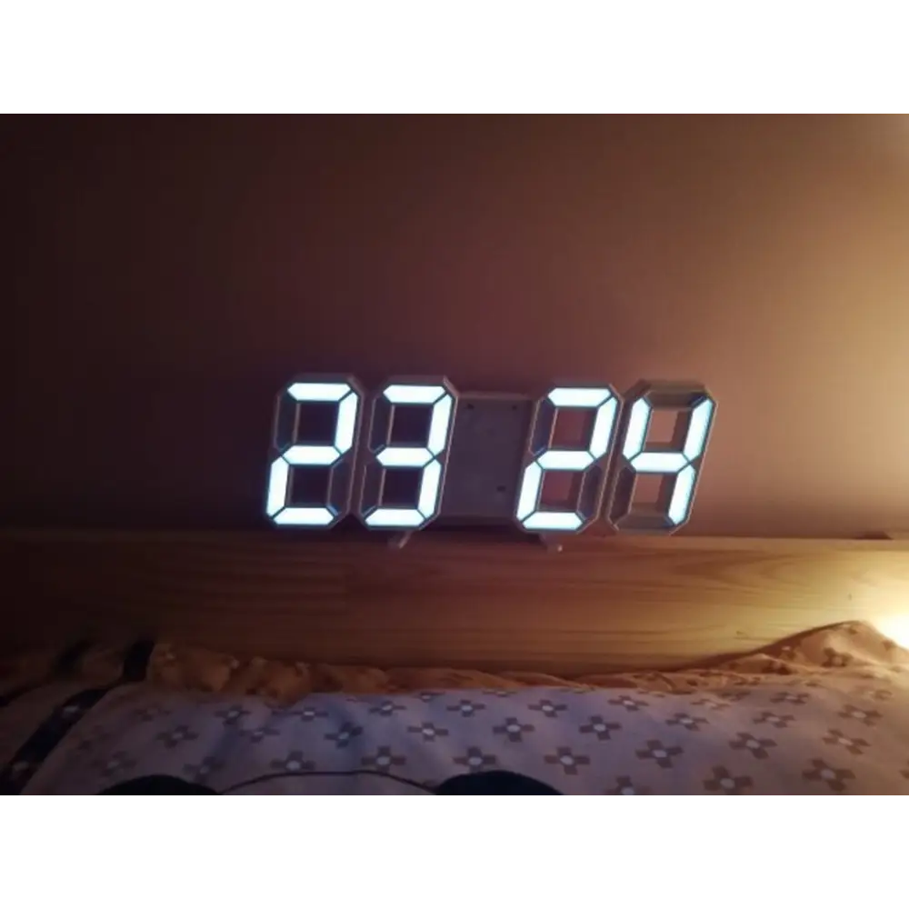 Digitale LED-Wanduhr