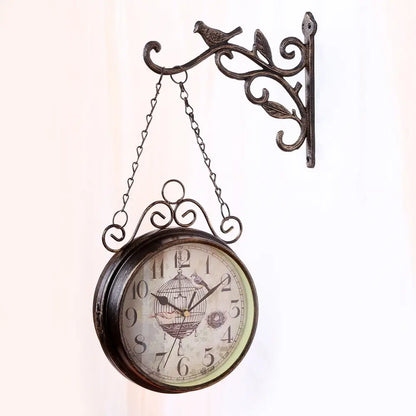 Doppelseitige antike Uhr