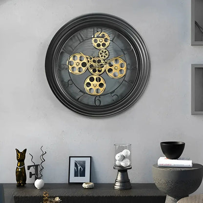 Wanduhr mit sichtbaren Zahnrädern
