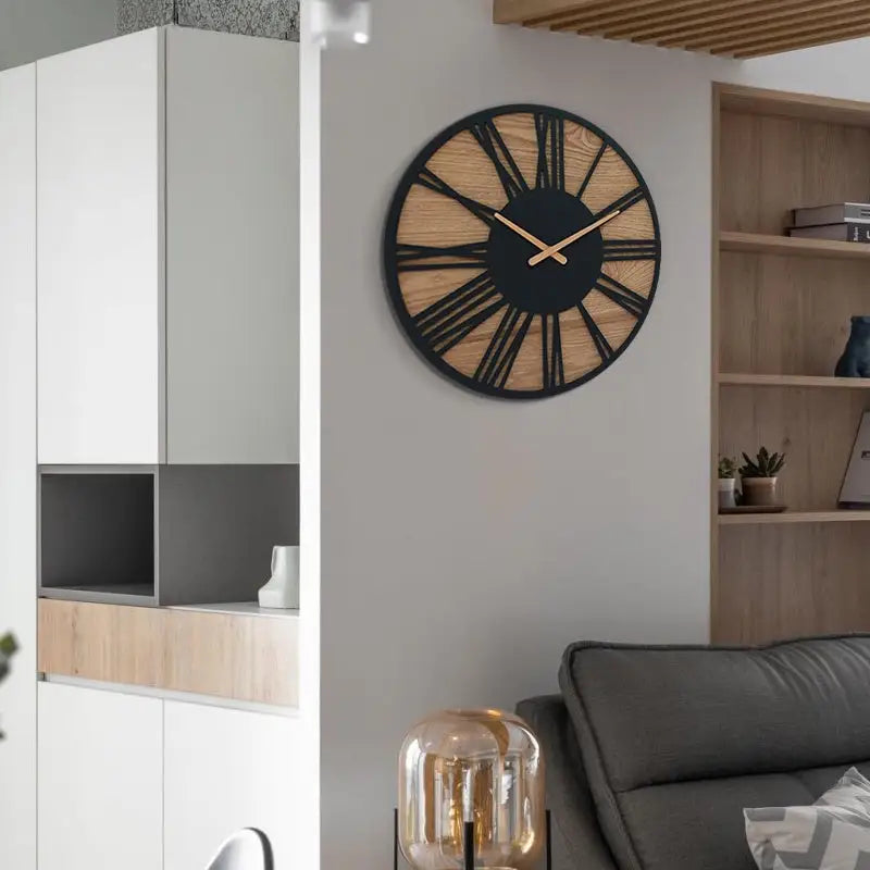 Wanduhr Holz & Schwarze Römische Ziffern