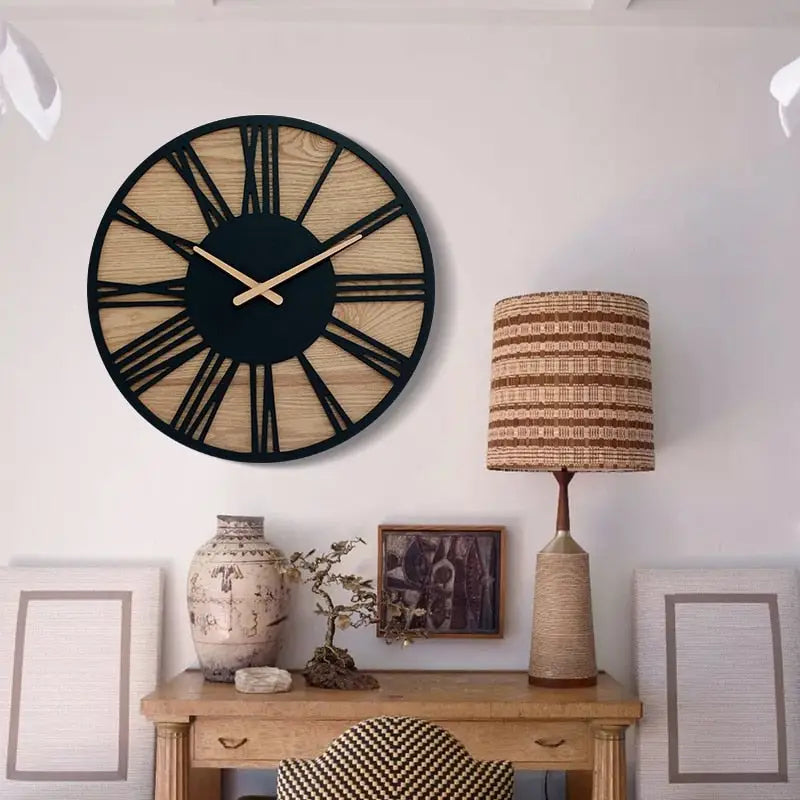 Wanduhr Holz & Schwarze Römische Ziffern