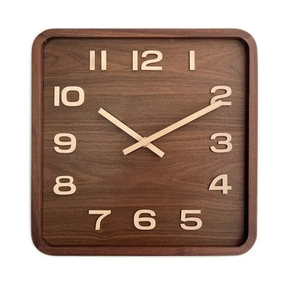 Quadratische Wanduhr aus Holz