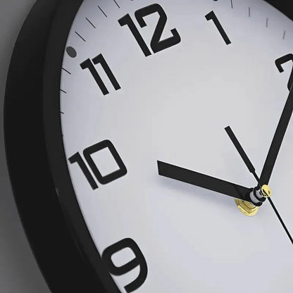 Klassische Wanduhr