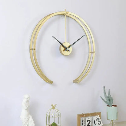 Wanduhr offener Kreis