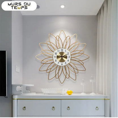 Wanduhr Goldene Blume Design