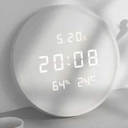 Digitale Wanduhr aus Holz