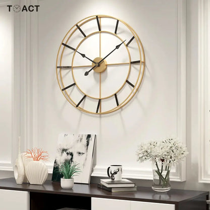 Minimalistisches Design Goldene Wanduhr