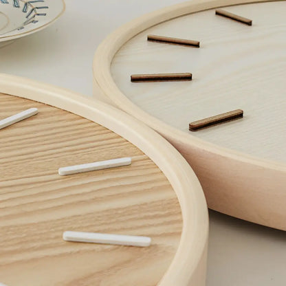 Wanduhr aus natürlichem Holz