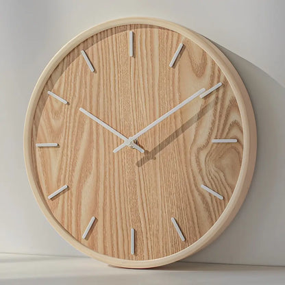 Wanduhr aus natürlichem Holz