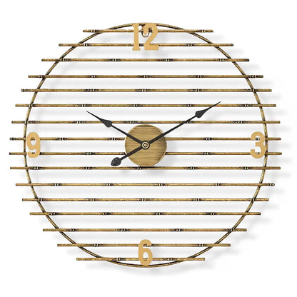 Wanduhr aus goldenem Metall