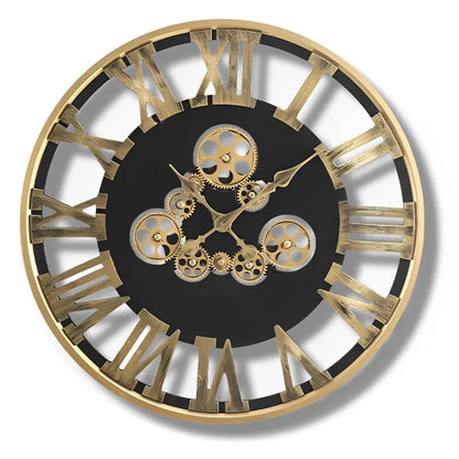 Wanduhr mit goldenem drehendem Zahnrad