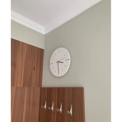 Wanduhr in Zementoptik