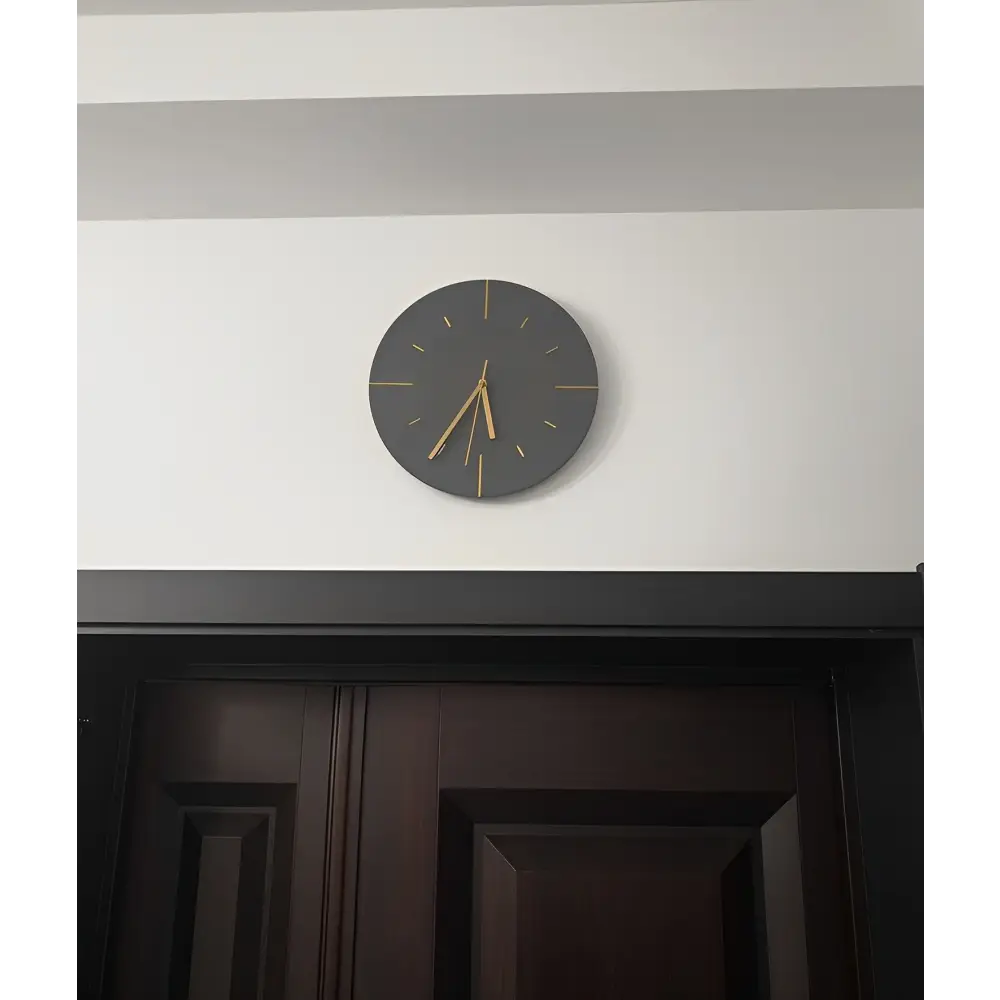 Wanduhr in Zementoptik