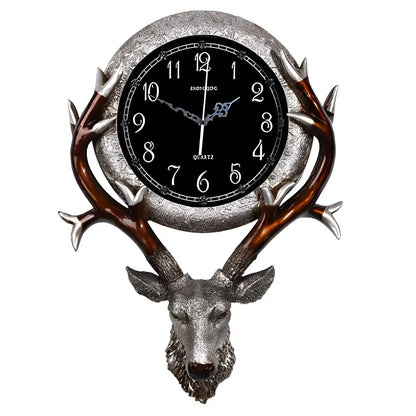 Wanduhr mit Hirschmotiv