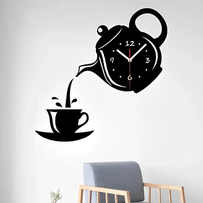 Wanduhr mit Tasse & Teekanne
